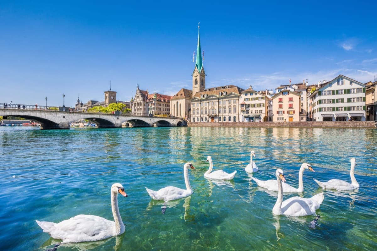 Zürich cityscape along the Limmat river